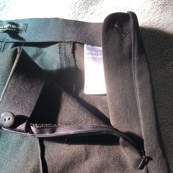Banana Republic NWT sz 4 black narrow leg, ankle zippers, no pockets, pants - Picture 3 of 10